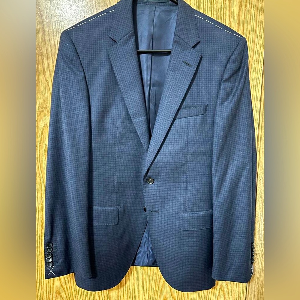 Hugo Boss Super 130 Tailored Suit Jacket,Woven in Italy,only worn once.